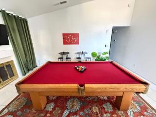 Renovated 4 Bedroom House Pool & BBQ near Strip - 2