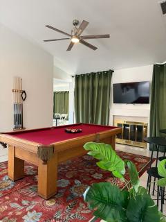 Renovated 4 Bedroom House Pool & BBQ near Strip - 1