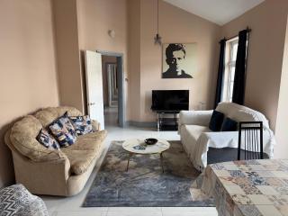 Spacious 2-Bedroom, 2-Bathroom by Dublin Castle - 9