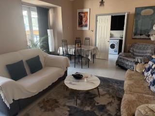Spacious 2-Bedroom, 2-Bathroom by Dublin Castle - 6