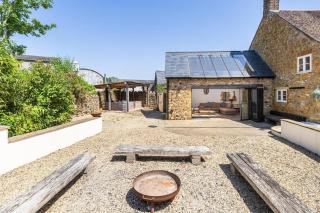 Farmhouse Retreat Swim Pond, Hot Tub and Sauna - 3