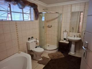 Rest-a-While Guest Rooms - 4