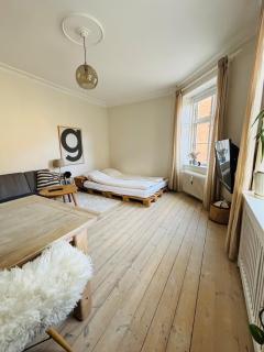 Near beach & metro - perfect for friends & family - 6