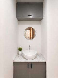 KB's Stay - The IRIS 4BHK 501 - 5