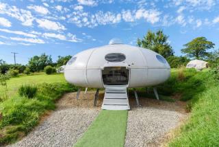 The UFO - The UK's Most Unique Tiny Home - 4