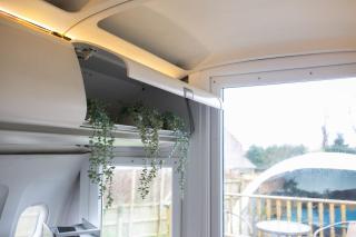 Private Airbus A320 Hot Tub Jet Stay - 4