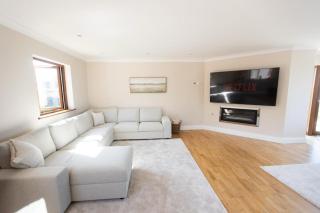 Preseli Heights Luxury Indoor Pool House with Cinema & Bar - 7