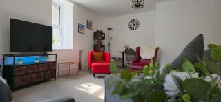 Marine Cottage, family & pet friendly, relaxing & spacious, where the sun, sea and sand meets walks and adventure in Barmouth - 9