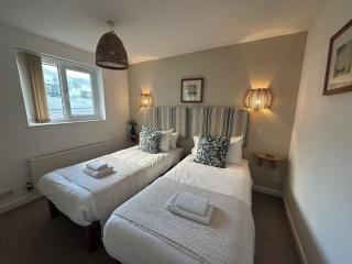 Clifftop Cottage - walk to Lusty Glaze and Porth beaches - 5