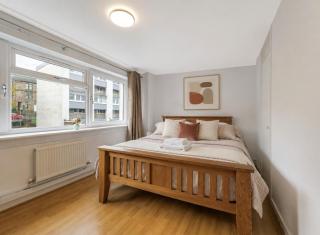 Free Parking | 3 Bedrooms | Sleeps 7 | Airport - 0