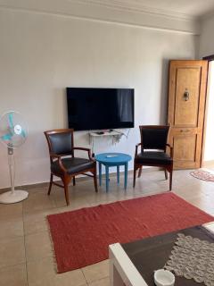 Cozy city chalet, walking distance to everything - 9