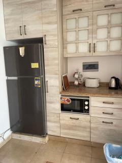 Cozy city chalet, walking distance to everything - 8