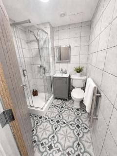 Spacious Cardiff Bay Apartment - 6