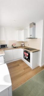 Spacious Cardiff Bay Apartment - 4