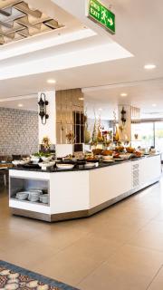Best Western Plus Khan Hotel - 4