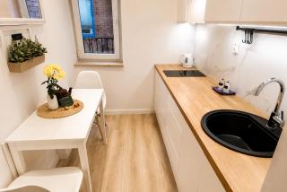 Rondo ONZ Metro, Krochmalna 32A Street - 7