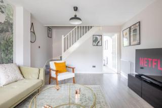 Charming Family Home in Cambridge With Parking - 3