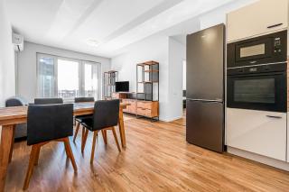 Svetlý apartmán s parkovaním a klimatizáciou v novostavbe - 1