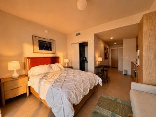 NO RESORT FEE - Escape to Chic Apartment in the Heart of Miami - 1