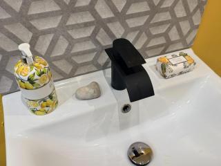Central 1 Bed Apartment Sleeps 4 - Stayspace 5 - 7