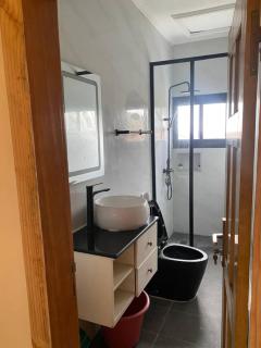 Washing machine, airport pick up, long stays - 5