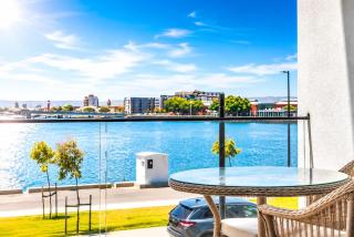 Koala Stay Harbour Waterfront Escape - New Port Pearl - 9