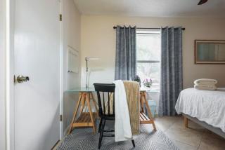 Comfortable Room with Private Entrance and Private Bath - 8