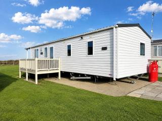 Lovely 6 berth caravan at Broadland Sands Holiday Park in Suffolk ref 20275BS - 8