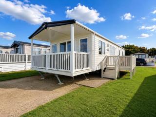 Lovely 6 berth caravan at Broadland Sands Holiday Park in Suffolk ref 20275BS - 0