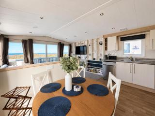 Lovely 6 berth caravan at Broadland Sands Holiday Park in Suffolk ref 20275BS - 5