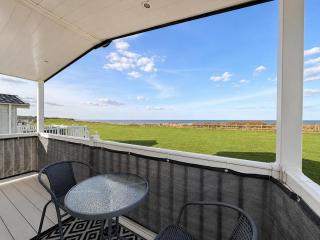 Lovely 6 berth caravan at Broadland Sands Holiday Park in Suffolk ref 20275BS - 6