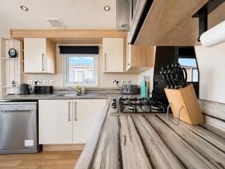 Lovely 6 berth caravan at Broadland Sands Holiday Park in Suffolk ref 20275BS - 3