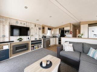 Lovely 6 berth caravan at Broadland Sands Holiday Park in Suffolk ref 20275BS - 2