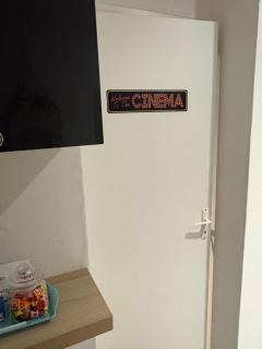 Chez SOPHIE, logement avec jacuzzi et salle cinéma - 3