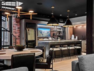 PrivateRooftopPatio-HotTub-FirePit-WetBar-Downtown - 9