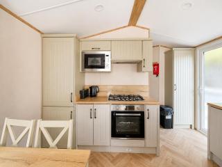 Beautiful Caravan With Decking At Broadland Sands Ref 20372Bs - 4