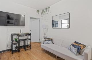 Chic Times Square 1BR Entire Apt - Private Kitchen & Bath - Hosts 4 - 1
