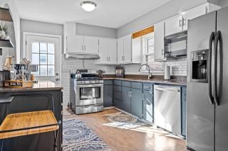 Boho Lounge - Pet Friendly Home Close to I-35 & KC - 3
