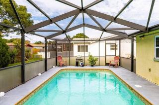 Marlin's Palm Oasis - Beach House, Amazing Pool, BBQ Area - 0