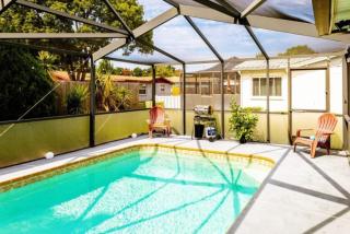 Marlin's Palm Oasis - Beach House, Amazing Pool, BBQ Area - 3