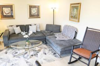 Sunnyside Palms - 2BR, Poolside, 5 min to Beach - 1