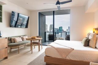 43rd-Floor Skyline Views Prime Downtown Location - 2