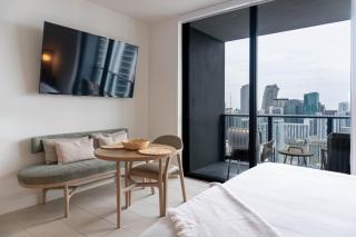 43rd-Floor Skyline Views Prime Downtown Location - 6
