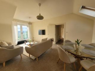 Sheffield 2-Bed Penthouse Apt Sleeps 4 w Balcony - 0