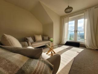 Sheffield 2-Bed Penthouse Apt Sleeps 4 w Balcony - 9