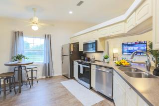 Salty Tide Getaway - Nightlife, Pool, Play, Beach - 4