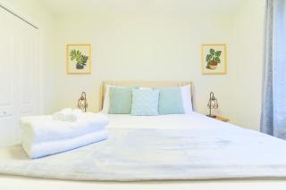 Salty Tide Getaway - Nightlife, Pool, Play, Beach - 3