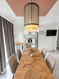 4 Bed Contractor House - Parking - Sleeps 8 - 6