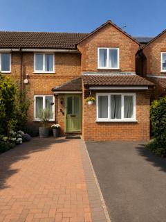 4 Bed Contractor House - Parking - Sleeps 8 - 0