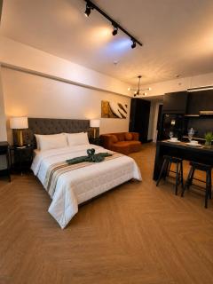 Luxury Venice Stay Balcony Netflix - 9
